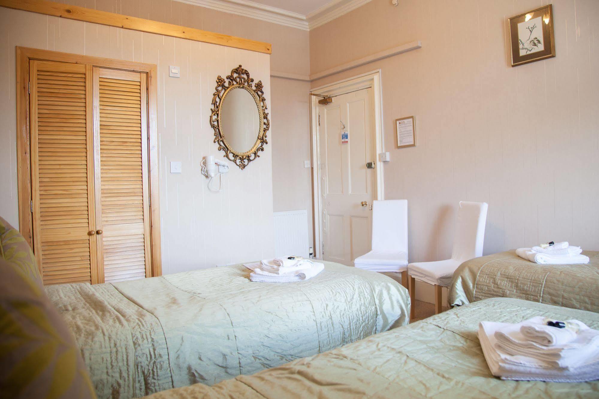 Alba Hills Guest House เอดินบะระ ภายนอก รูปภาพ